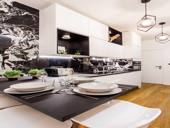 Others 4, Live Like Real Parisians in the Heart of Paris, Paris