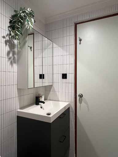 Bathroom 5, Royal Lavender - West Jakarta Scandivanian 2BR, West Jakarta