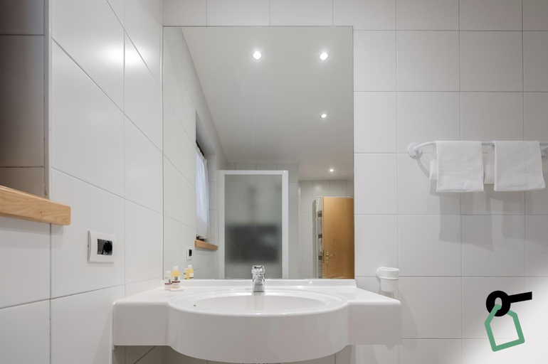 Bathroom 3, Hotiday Apartments Santa Cristina, Bolzano
