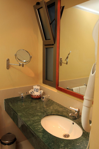 Bathroom 5, Hotel LIVVO Costa Taurito & Aquapark, Las Palmas