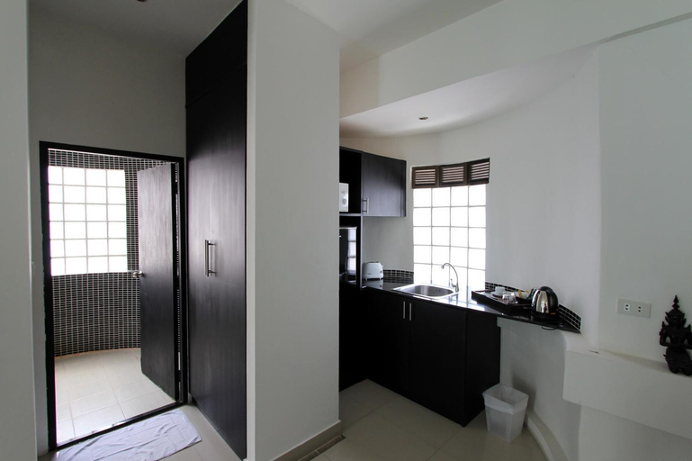 Bathroom 4, East Suites, Pattaya