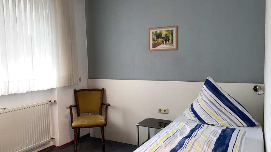 Bedroom 3, Hotel -Pension-Weller, Offenbach