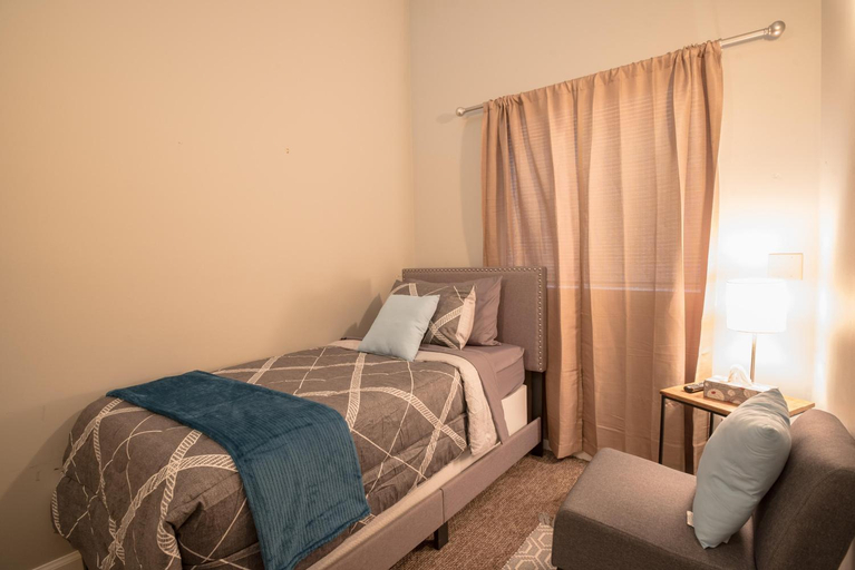 Bedroom 2, Girlfriend Getaway Suite, Brown