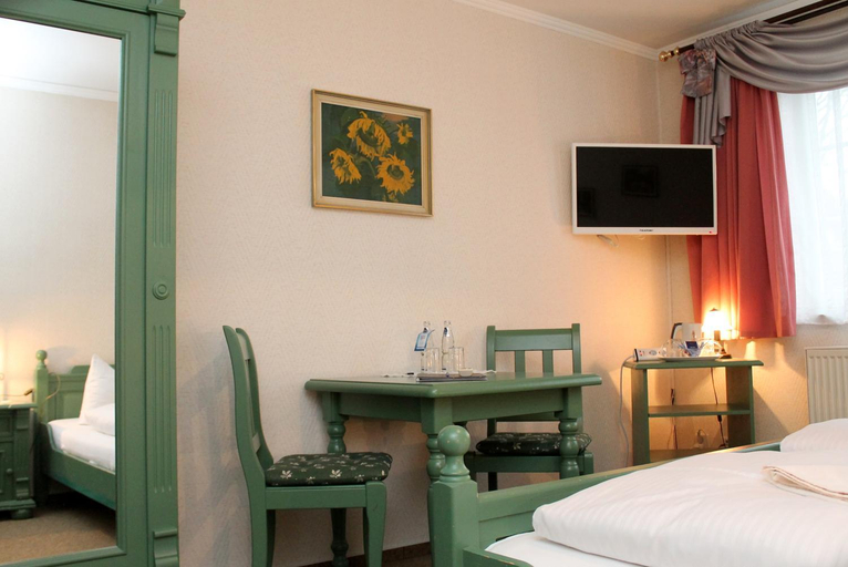 Bedroom 3, Landgasthof Zur Goldenen Aue, Nordhausen
