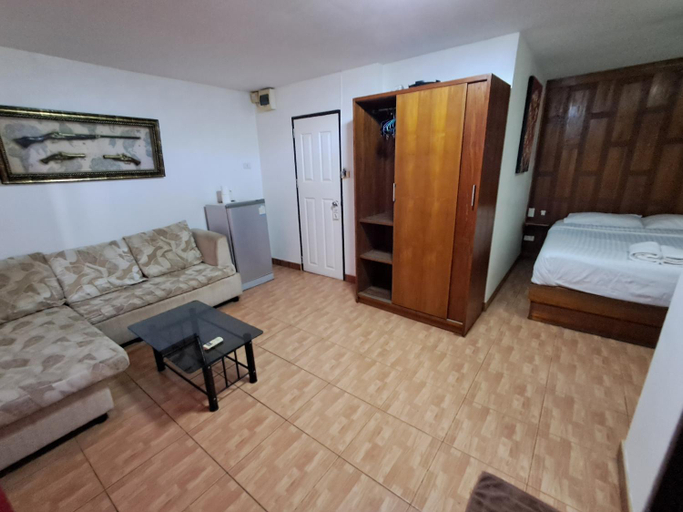 Bedroom 3, Namtip Bar & Guesthouse, Pattaya