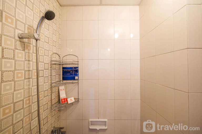 Bathroom 2, Studio Apt Signature Park Grande By Travelio, East Jakarta