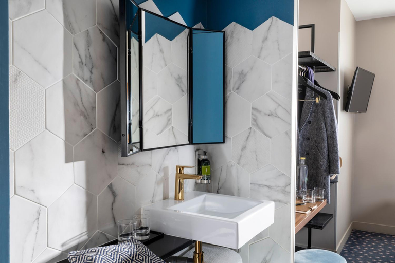 Bathroom 3, Maxim Folies, Paris