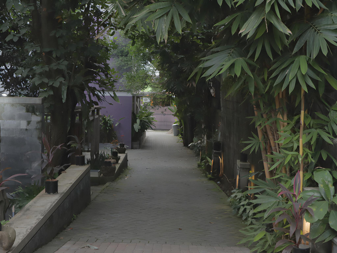 Others 3, Griya Regato, Jakarta Selatan
