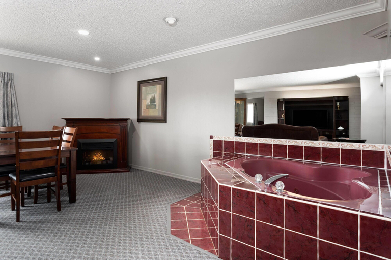 Bathroom 3, Travelodge by Wyndham Grande Prairie, Division No. 19
