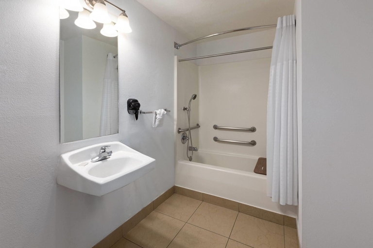 Bathroom 4, Super 8 by Wyndham Tucson/Grant Road Area AZ, Pima