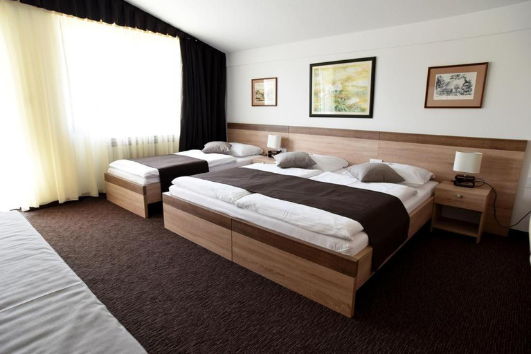Others 5, Tim Rooms, Velika Gorica