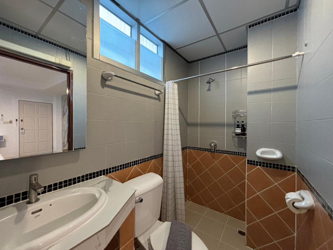 Bathroom 4, Priew Wan Guesthouse, Phuket Island