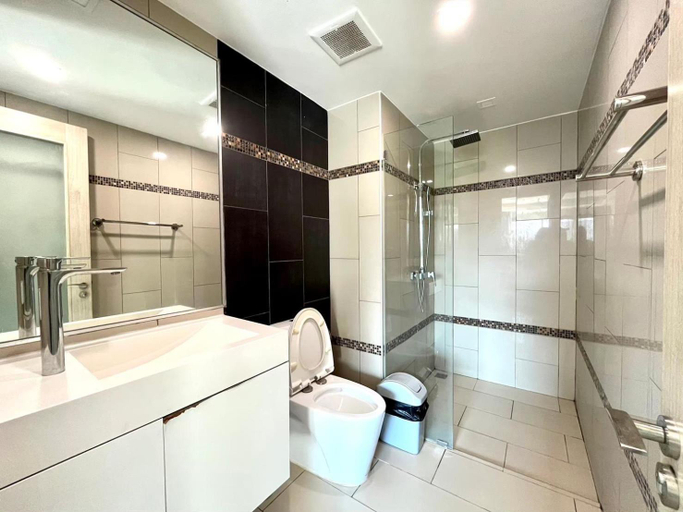 Bathroom 5, Water Park Condominium, Pattaya