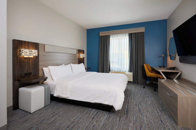 Bedroom 3, Holiday Inn Express & Suites SWIFT CURRENT by IHG, Division No. 8