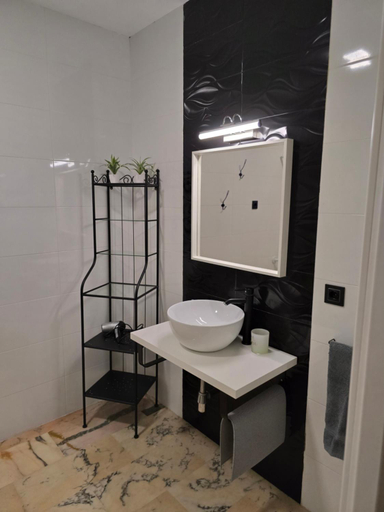 Bathroom 2, LHOME Santa Justa Centro, Sevilla
