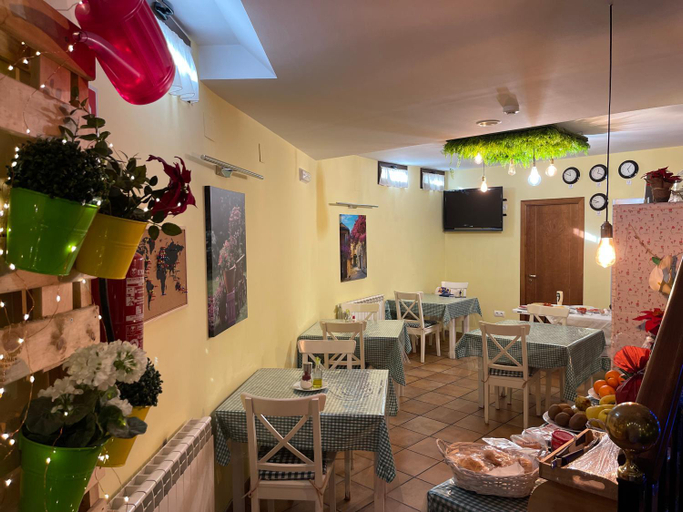 Food & Drinks 4, The Way Hostel Molinaseca -Grupo Rosa Azul, León