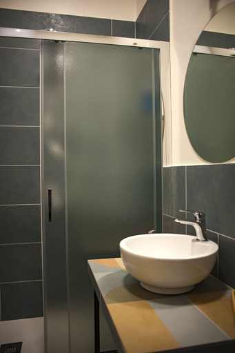 Bathroom 3, Binario 73, Napoli