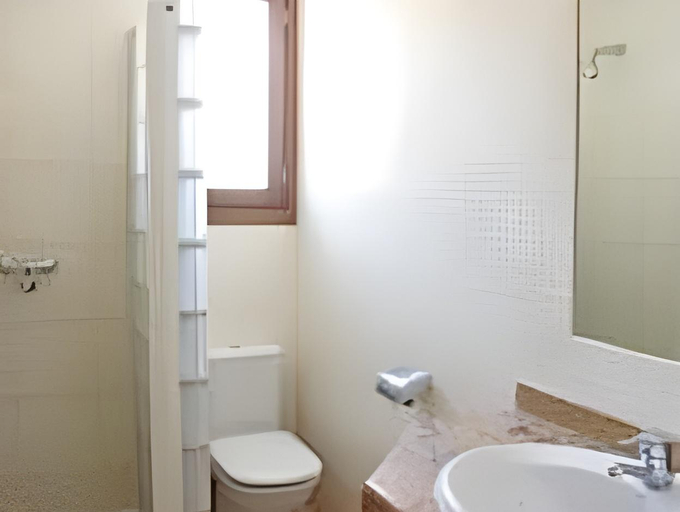 Bathroom 3, Hotel Las Truchas, Zaragoza