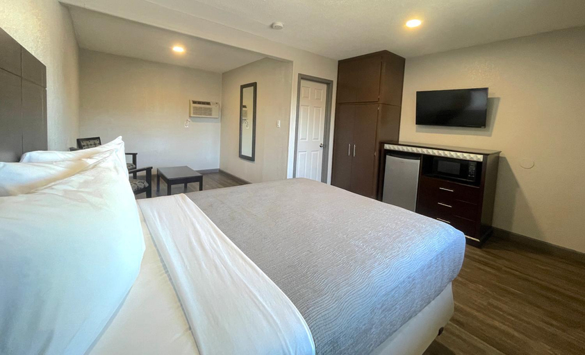 Bedroom 5, Sequoia Motel, Fresno