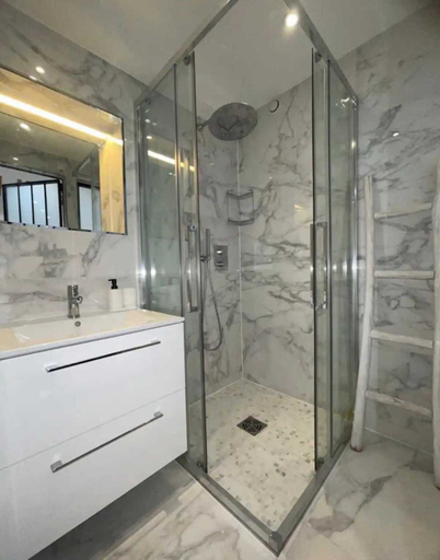 Bathroom 5, Beautiful Apartment Close to the Galeries Lafayette, Paris
