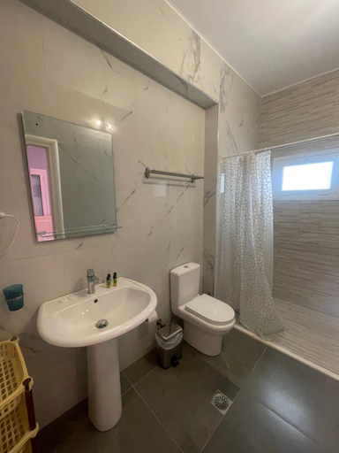 Bathroom 5, Hotel Prishtina Sarande, Sarandës