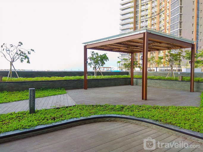 Exterior & Views 3, Comfort and Modern Look 1BR Gold Coast Apartment By Travelio, Jakarta Utara