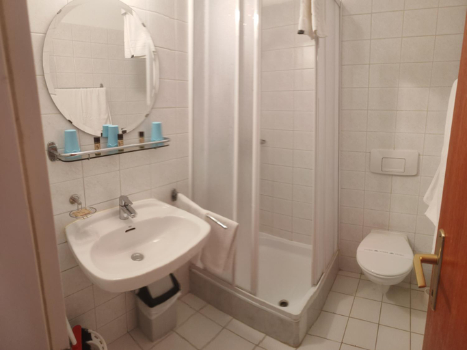 Bathroom 3, Abbázia Club Hotel Kék, Hévíz/Keszthely