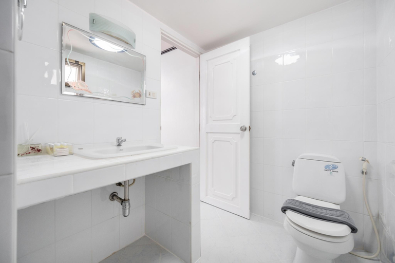 Bathroom 5, Greta Villa, Pattaya