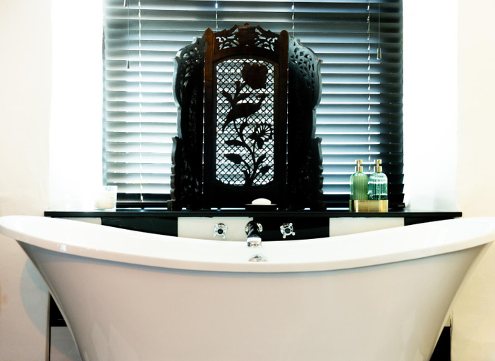 Bathroom 2, The Kings Arms, Cumbria