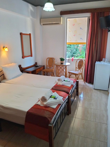 Bedroom 2, Hotel Tainaro, Central Greece