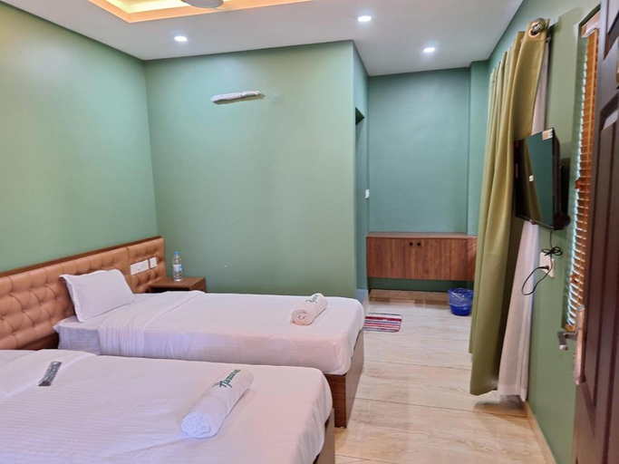 Bedroom 2, Hamsted, Malappuram
