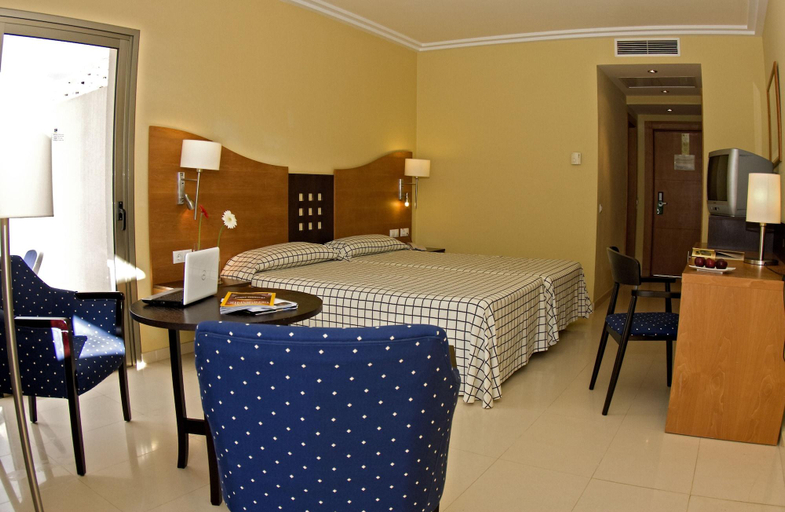 Bedroom 3, Hotel LIVVO Costa Taurito & Aquapark, Las Palmas