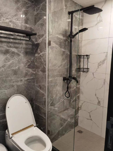Bathroom 3, Arcadia Millennium Tower, Pattaya