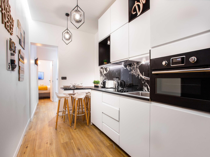 Others 5, Live Like Real Parisians in the Heart of Paris, Paris