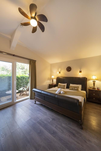Bedroom 2, Bir dem Urla, Urla