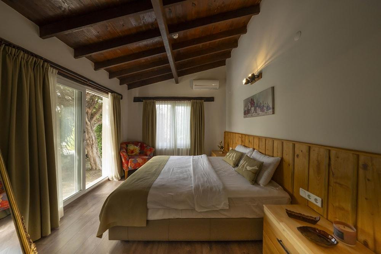 Bedroom 2, Bir dem Urla, Urla