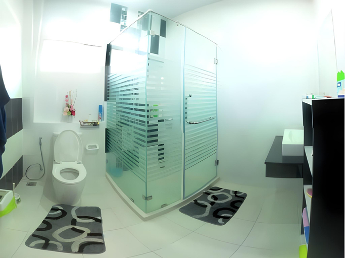 Bathroom, Baan Dusit Pattaya Park, Pattaya