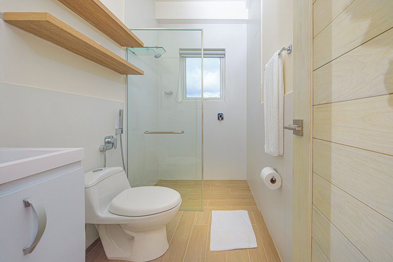 Bathroom 2, The Tides, Chame