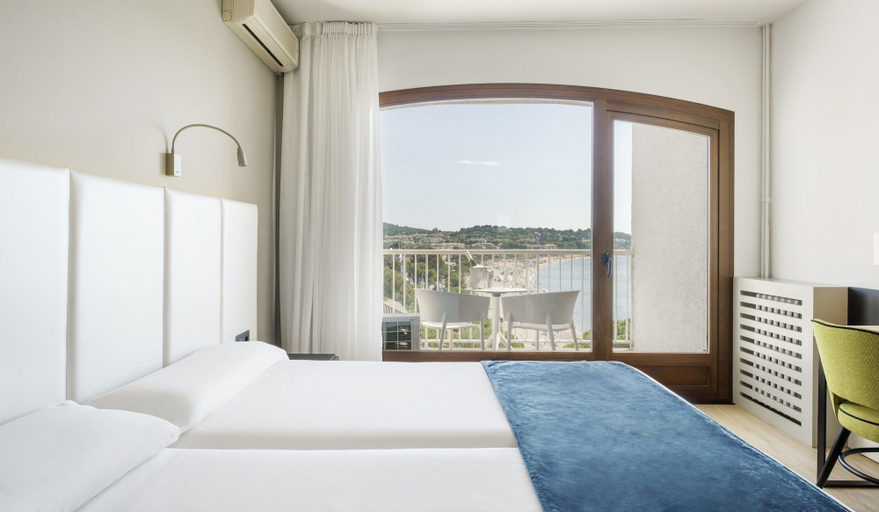 Bedroom 3, Ilunion Caleta Park, Girona