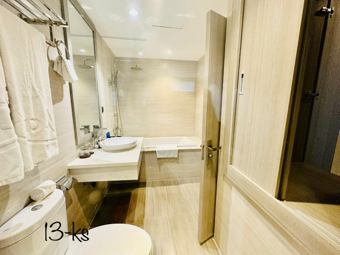 Bathroom 3, Beachfront Hon Chong Nha Trang Apartment, Nha Trang