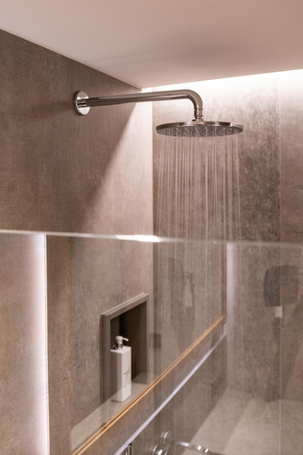 Bathroom 4, Nagalu, Landeck