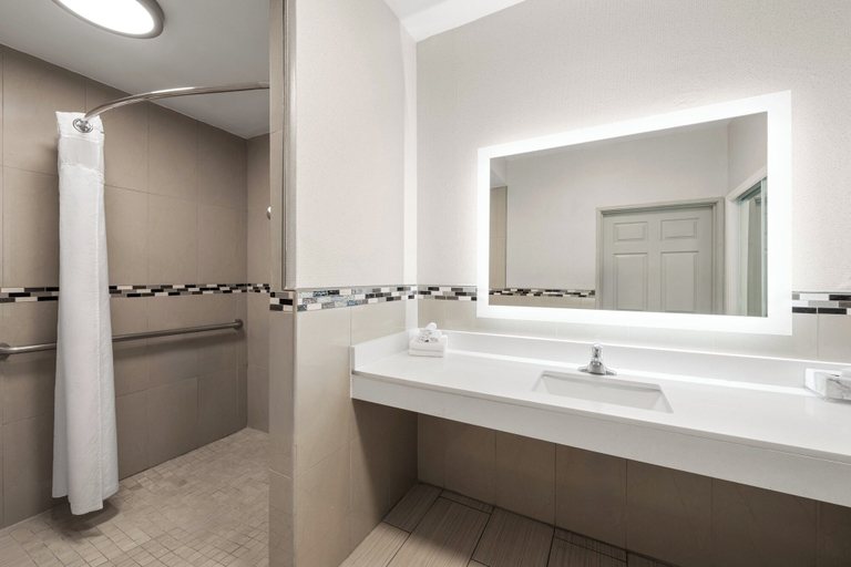 Bathroom 4, Holiday Inn Express & Suites SAN DIMAS by IHG, Los Angeles