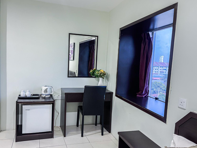 Others 2, HO HOTEL (MATA KUCING), Malacca City