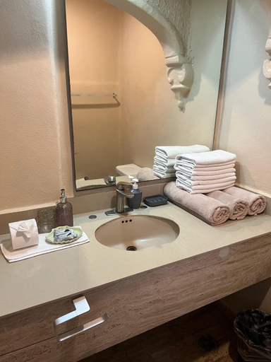 Bathroom 3, “Magic Sunrise at Cancun”, Benito Juárez