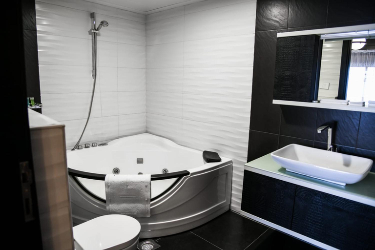 Bathroom, Serail Hotel, Zgharta