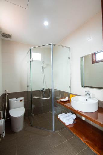 Bathroom, Minh Quang Hotel, Đồng Hới