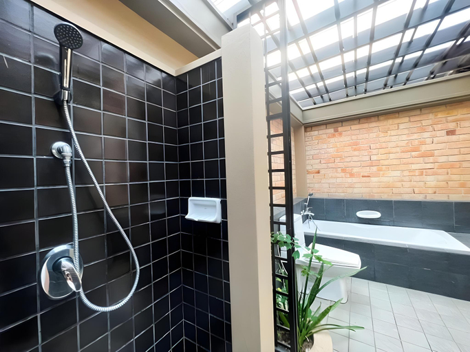 Bathroom 4, Botany Beach Resort Pattaya, Sattahip