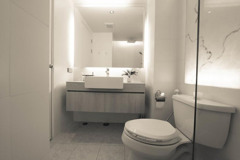 Bathroom 4, Atlantis Condo Resort Pattaya by Natnarin, Pattaya