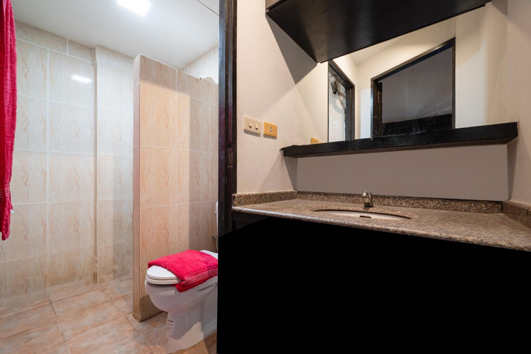 Bathroom 5, Abunawas Merry Inn at Walking Steer, Pattaya