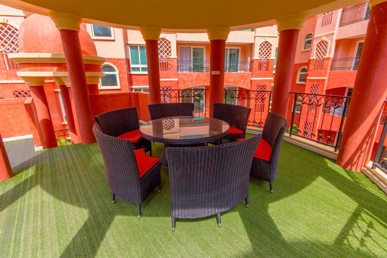 Food & Drinks 5, Seven Seas Pattaya Poolside Room adjoining the pool, Pattaya